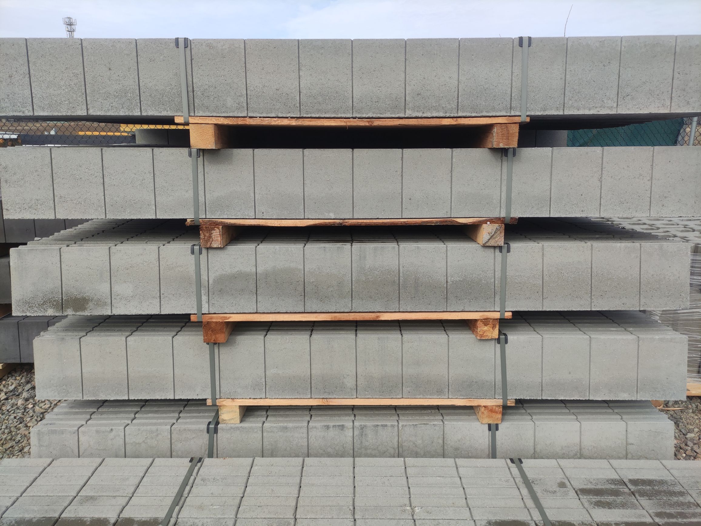 Podmurówka prefabrykowana – wibroprasowana szara modern